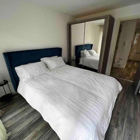 Ferienwohnung Stylish 1-Bed Flat With Sofa-Bed In London Exterior foto